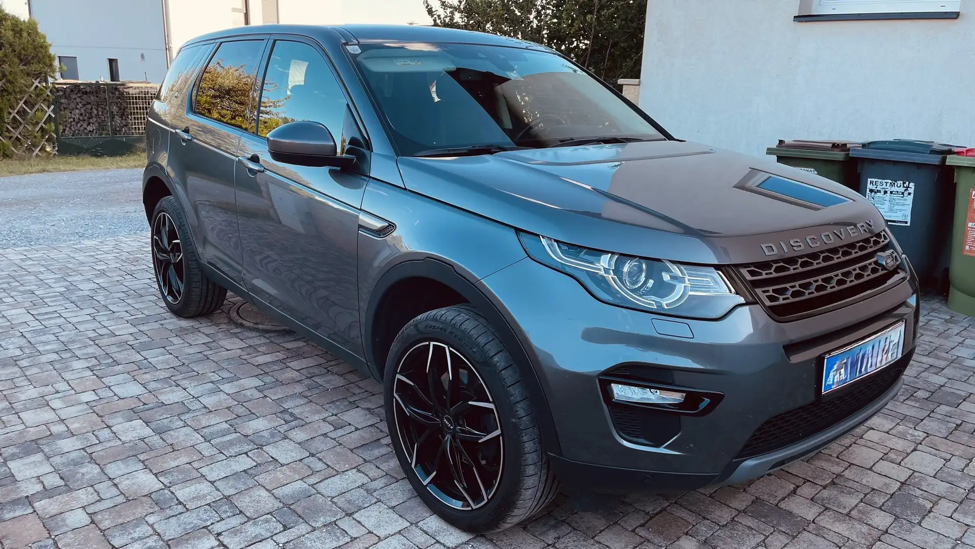 Land Rover Discovery Sport Discovery Sport 2,0 TD4 Skyview Edition Grau - 1
