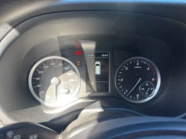 Mercedes-Benz Vito view 11