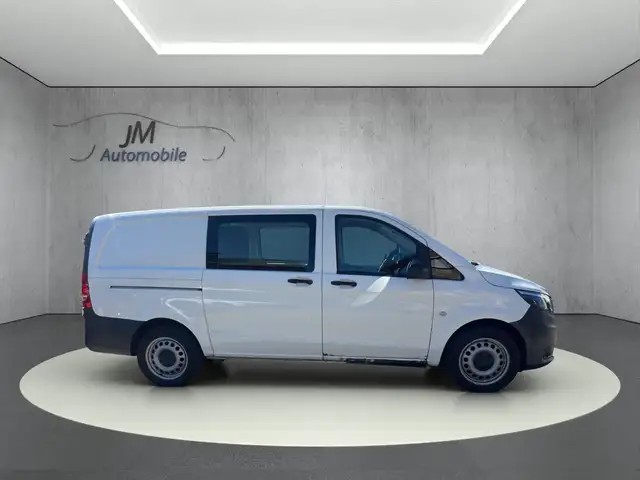 Mercedes-Benz Vito view 2