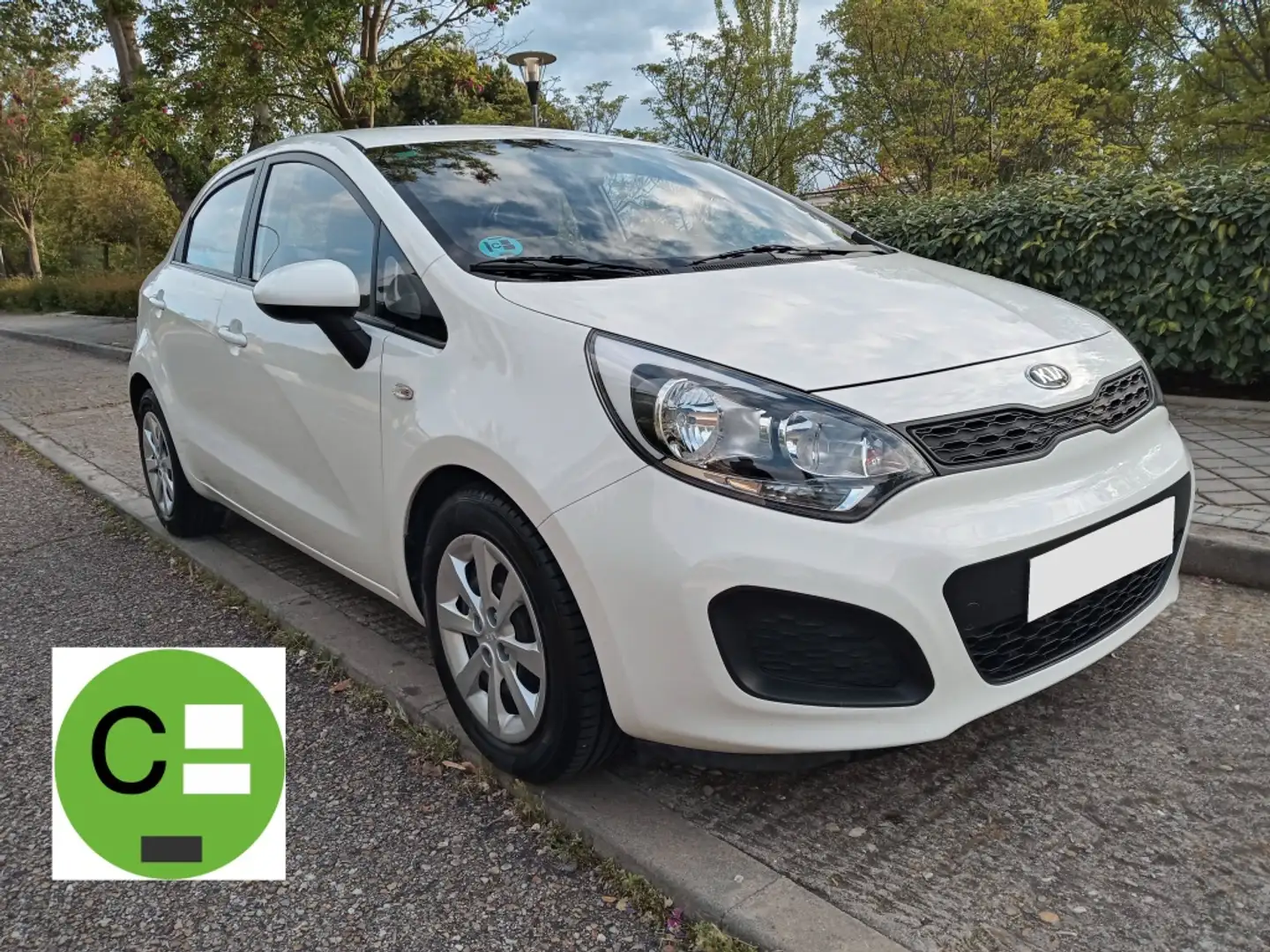 Kia Rio 1.2 Concept Blanc - 1
