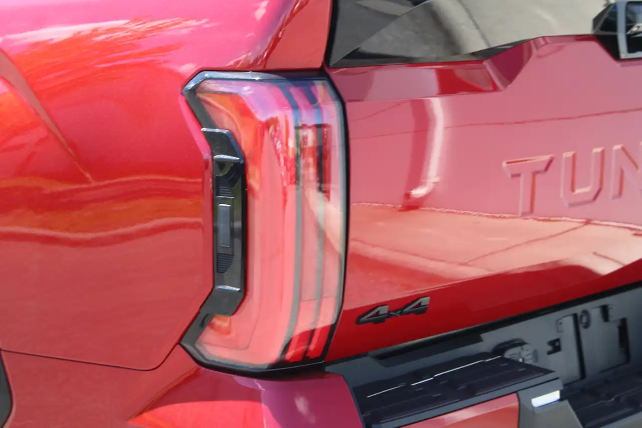 Toyota Tundra снимка Toyota Tundra