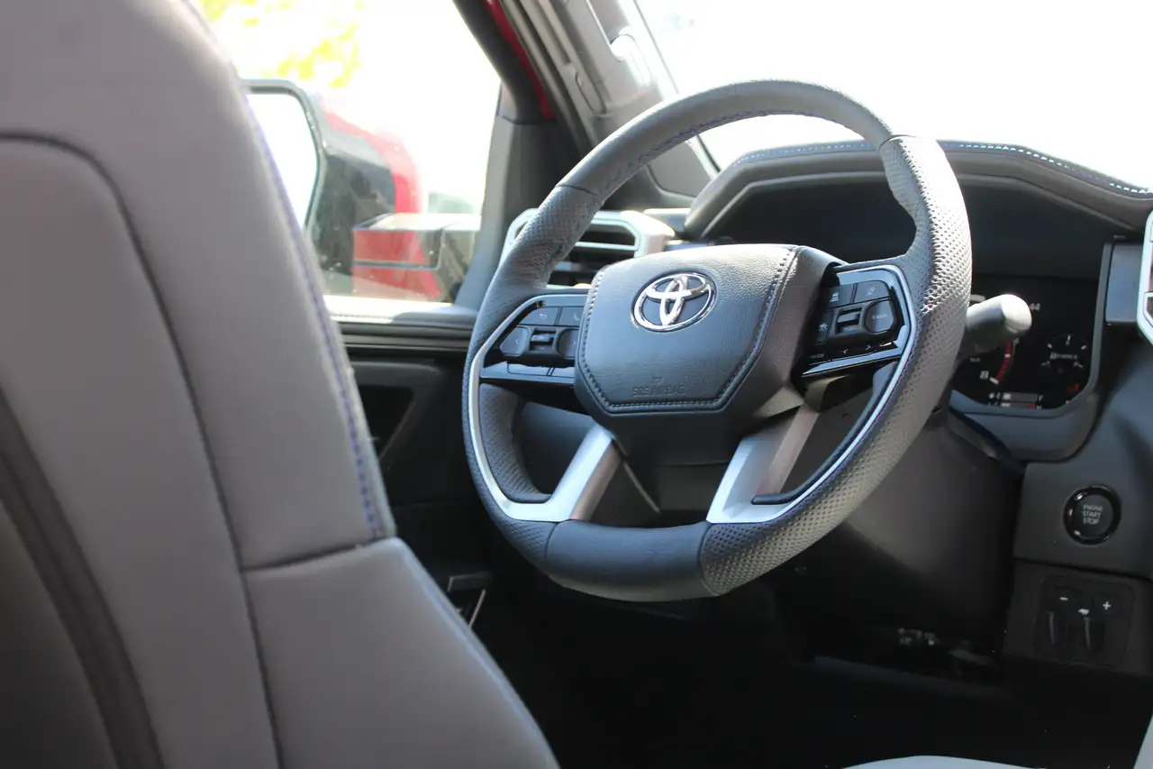 Toyota Tundra снимка Toyota Tundra