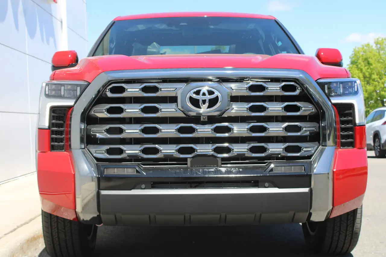 Toyota Tundra снимка Toyota Tundra