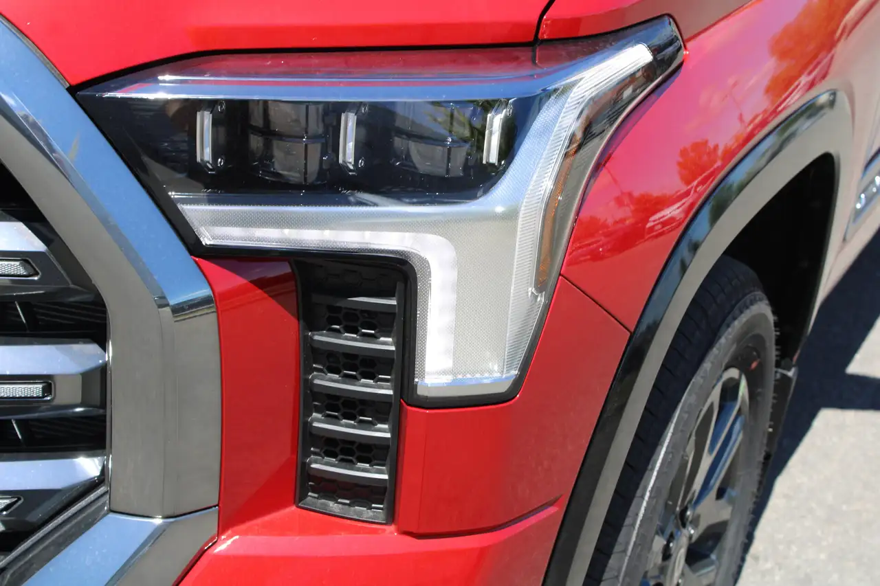 Toyota Tundra снимка Toyota Tundra