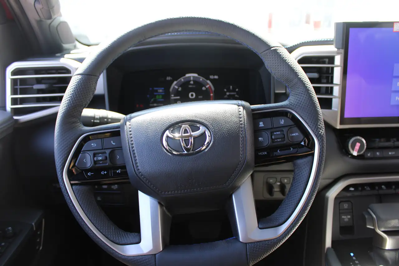 Toyota Tundra снимка Toyota Tundra