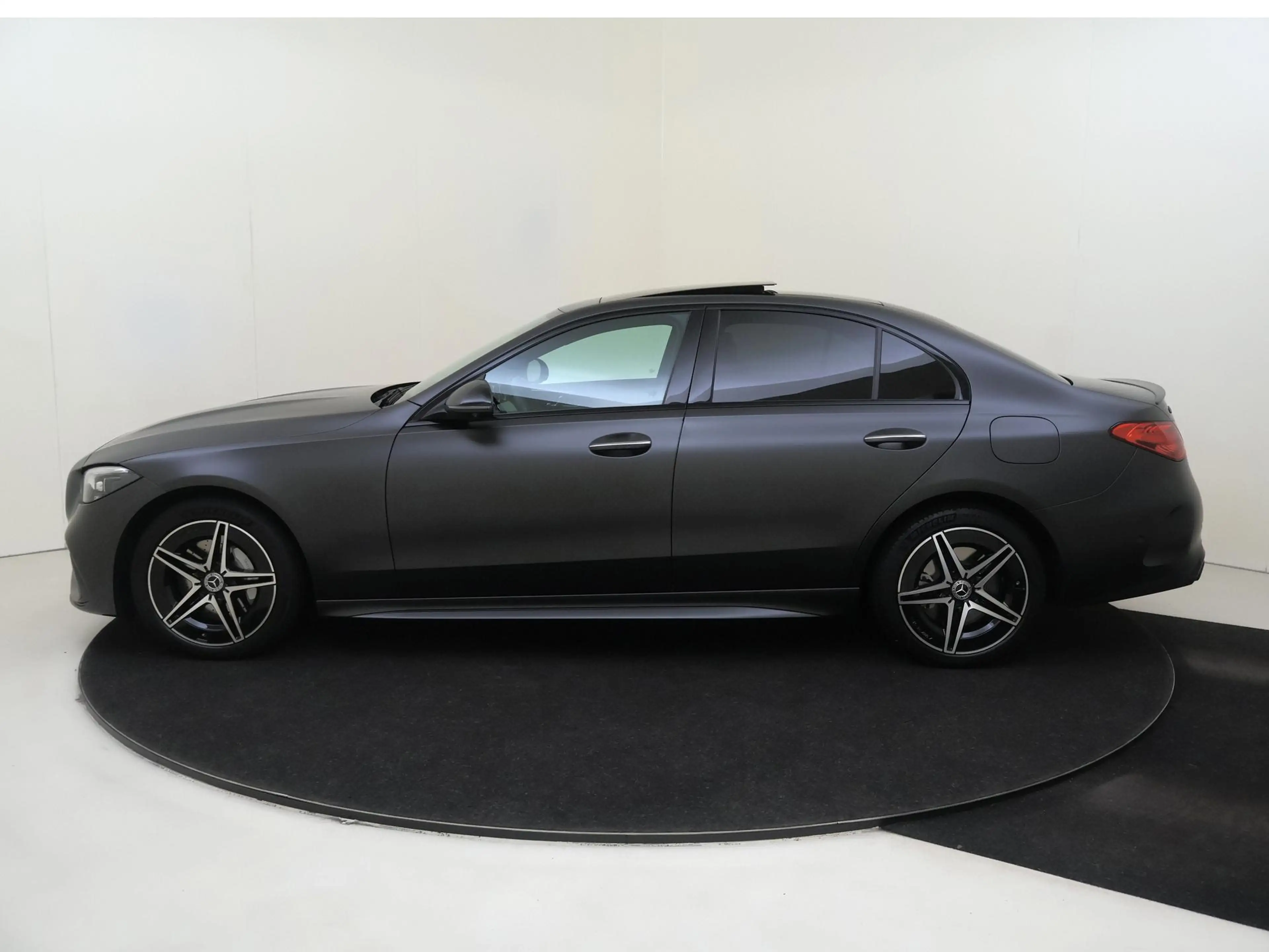 Mercedes-Benz C 400 e 4MATIC AMG Line / Premium Plus/ Burmester 3D/ Na — photo 8