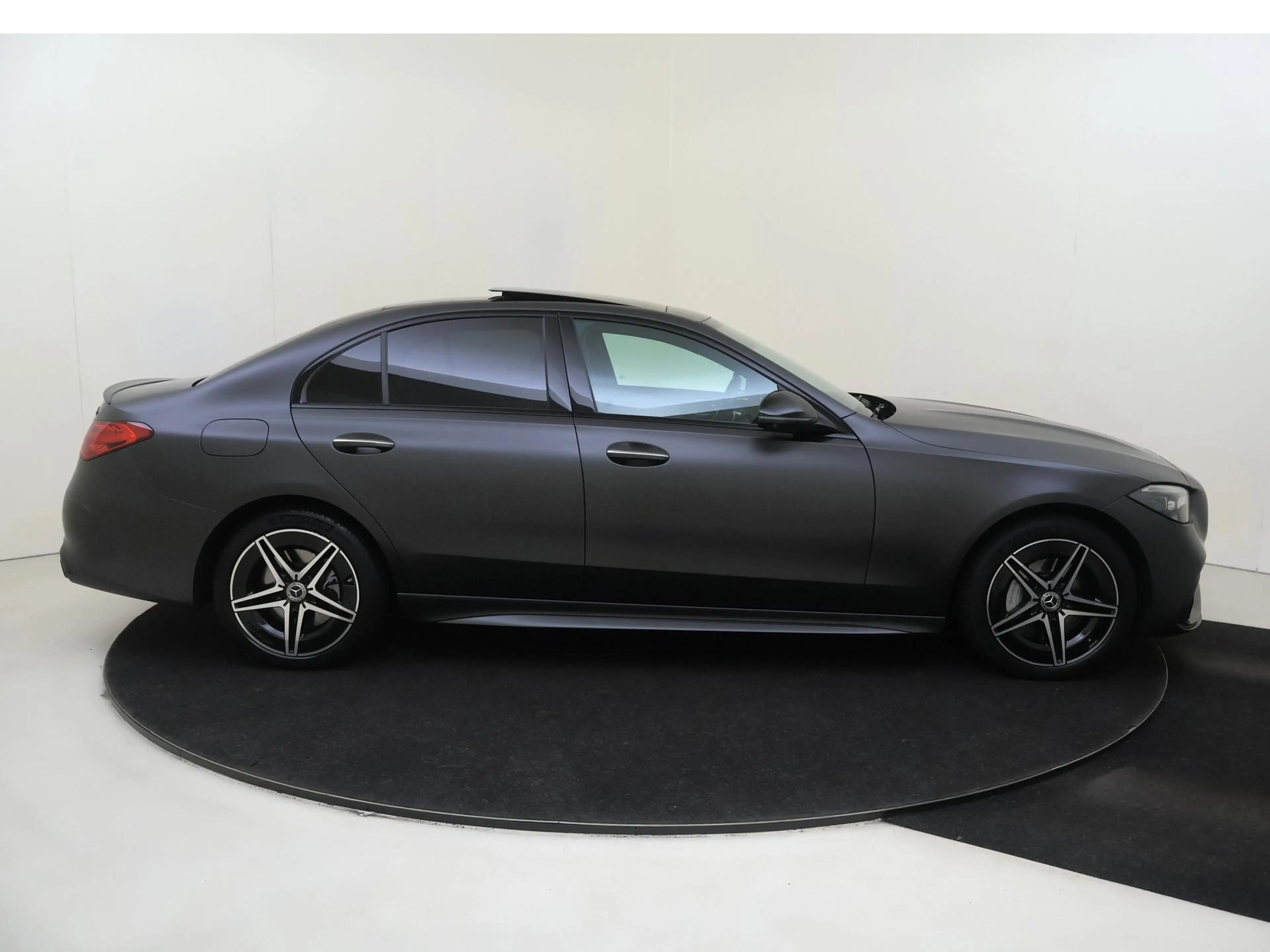 Mercedes-Benz C 400 e 4MATIC AMG Line / Premium Plus/ Burmester 3D/ Na — photo 9