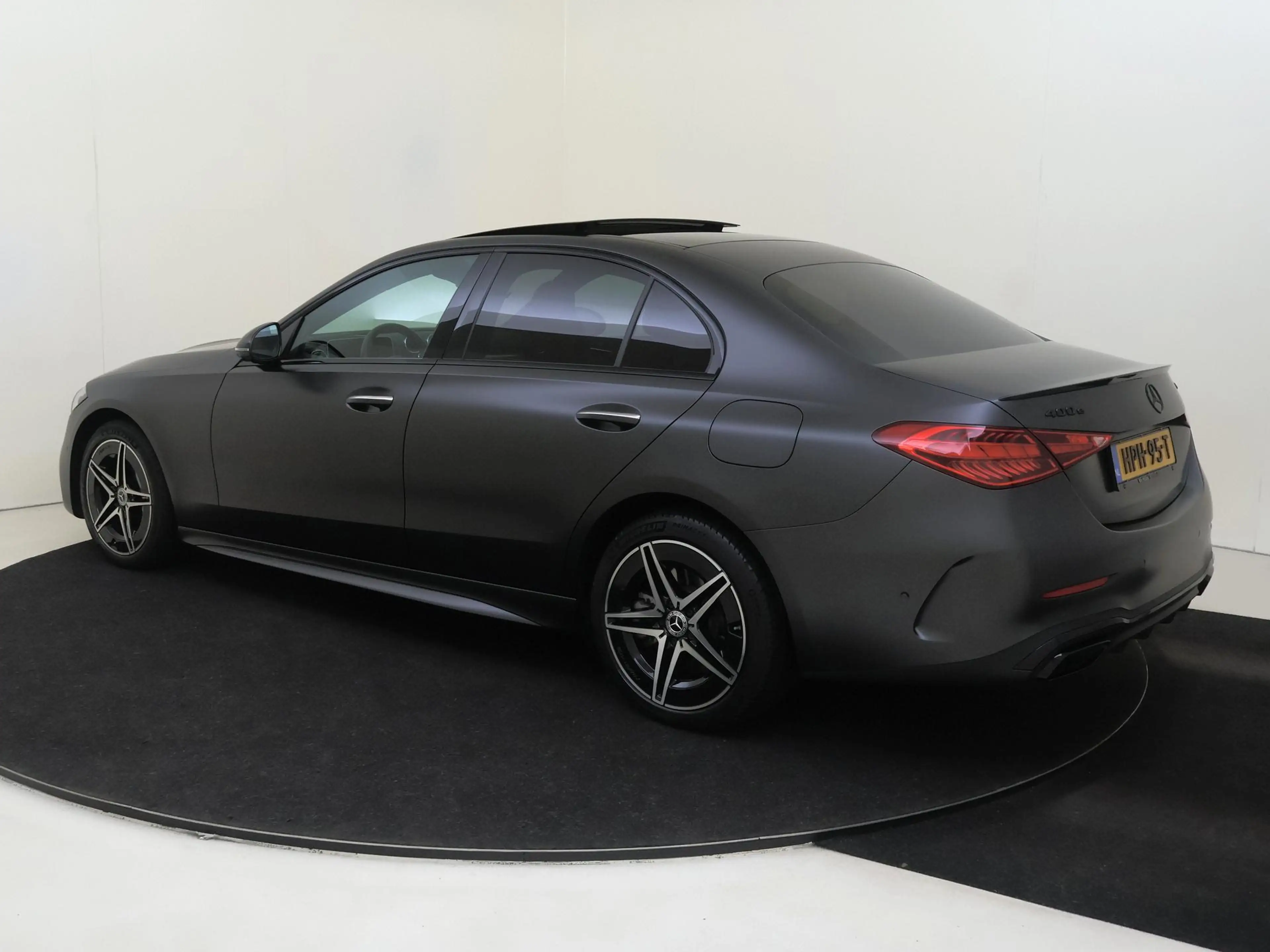 Mercedes-Benz C 400 e 4MATIC AMG Line / Premium Plus/ Burmester 3D/ Na — photo 3