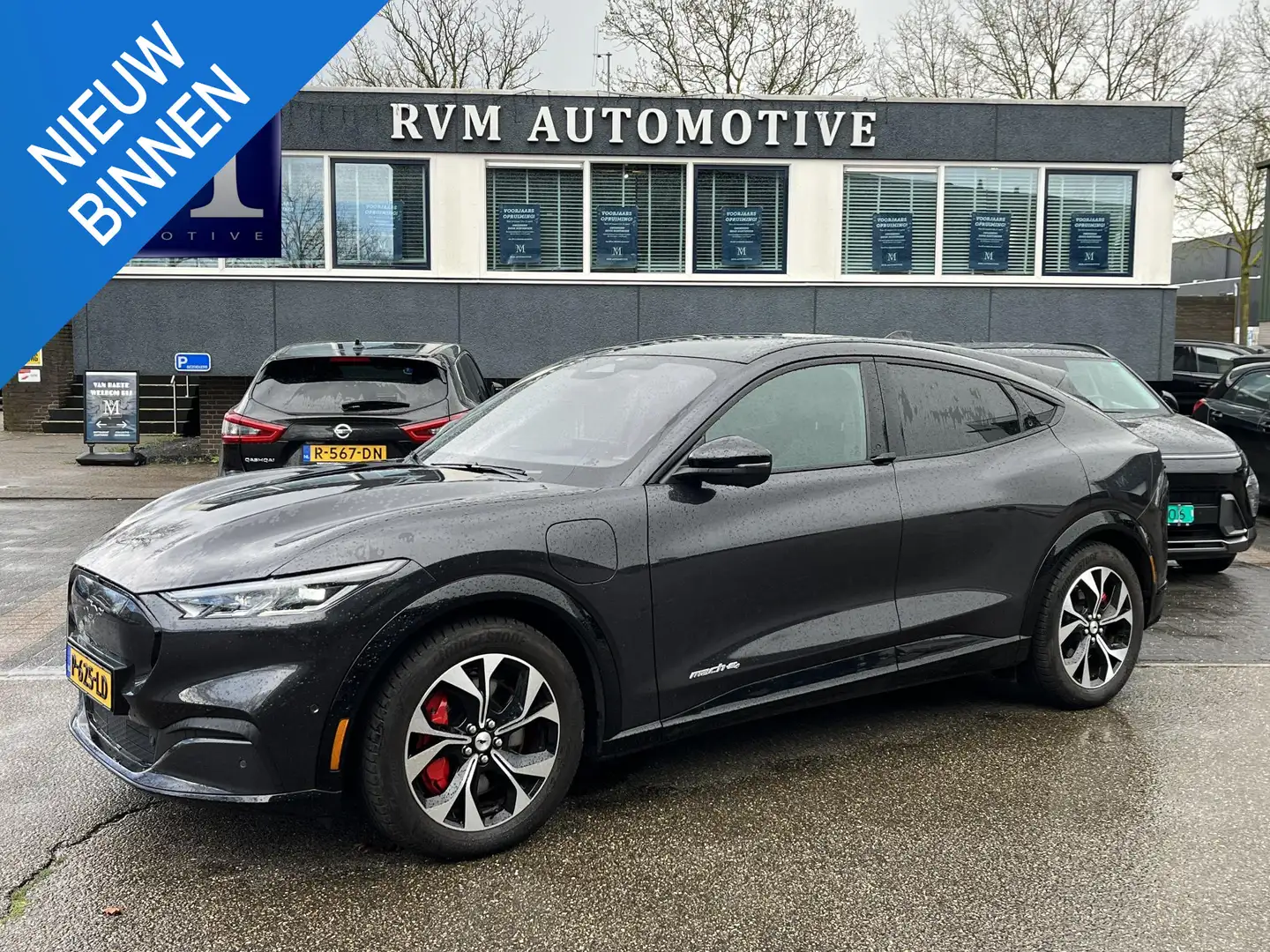 Ford Mustang Mach-E AWD 75 kWh SOH 95% |14.000KM!! VAN € 34.900,- VOOR Schwarz - 1