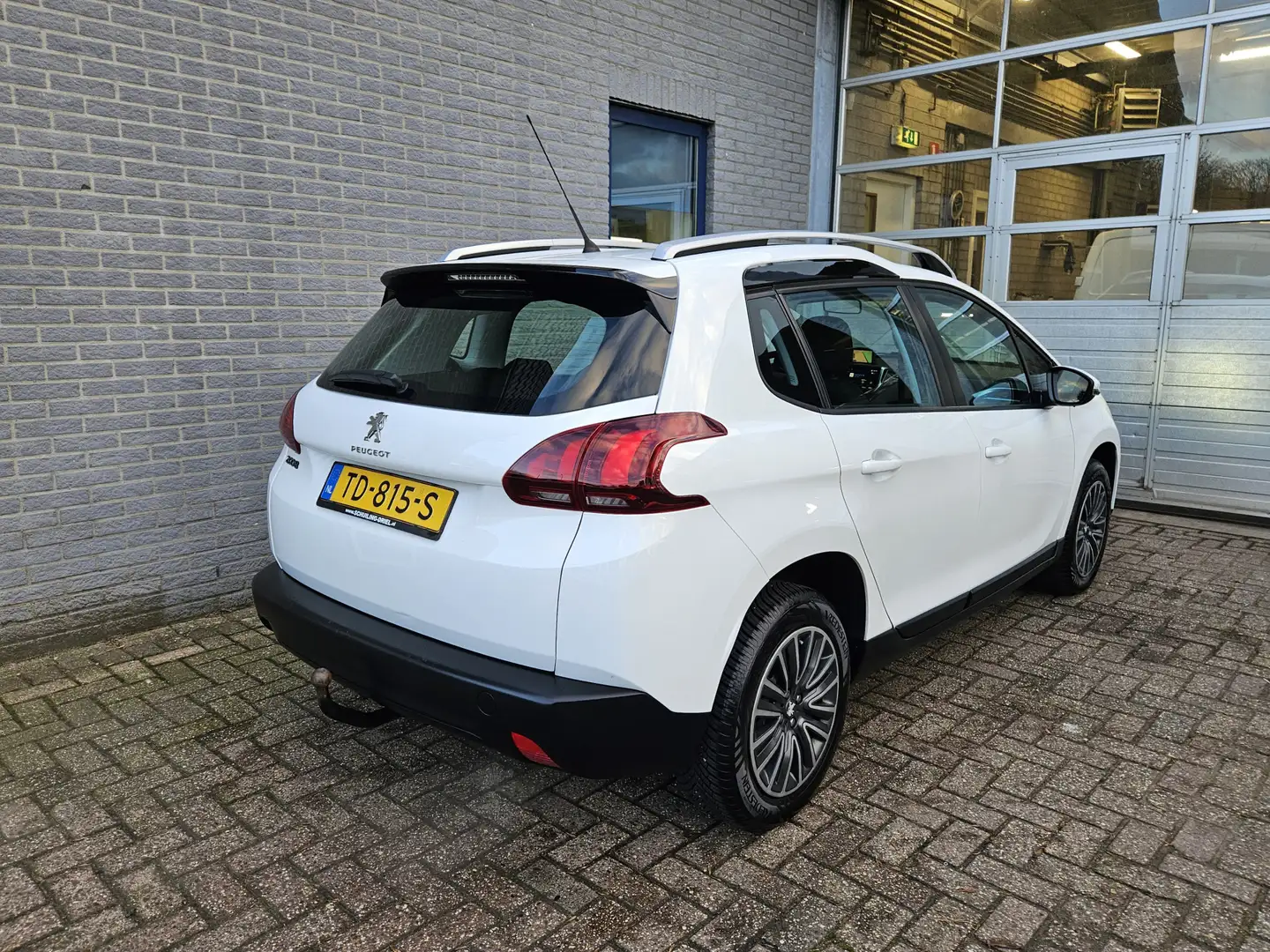 Peugeot 2008 1.2 PureTech Active Inclusief afleveringskosten Weiß - 2