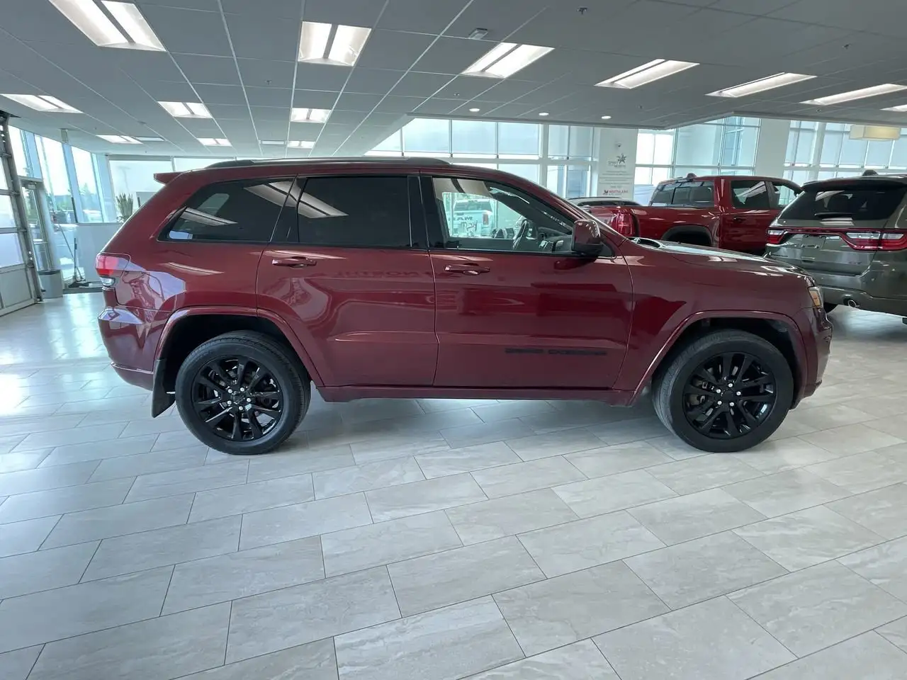 Jeep Grand Cherokee снимка Jeep Grand Cherokee