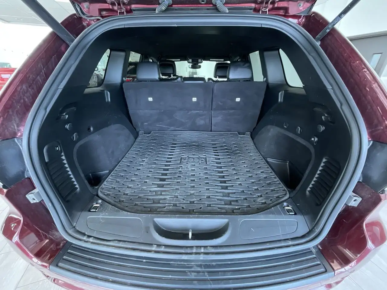 Jeep Grand Cherokee снимка Jeep Grand Cherokee
