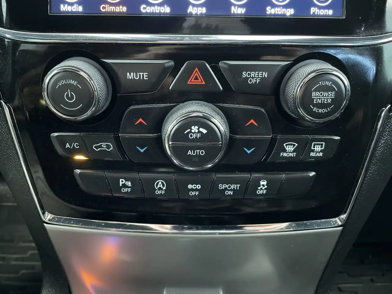 Jeep Grand Cherokee снимка Jeep Grand Cherokee