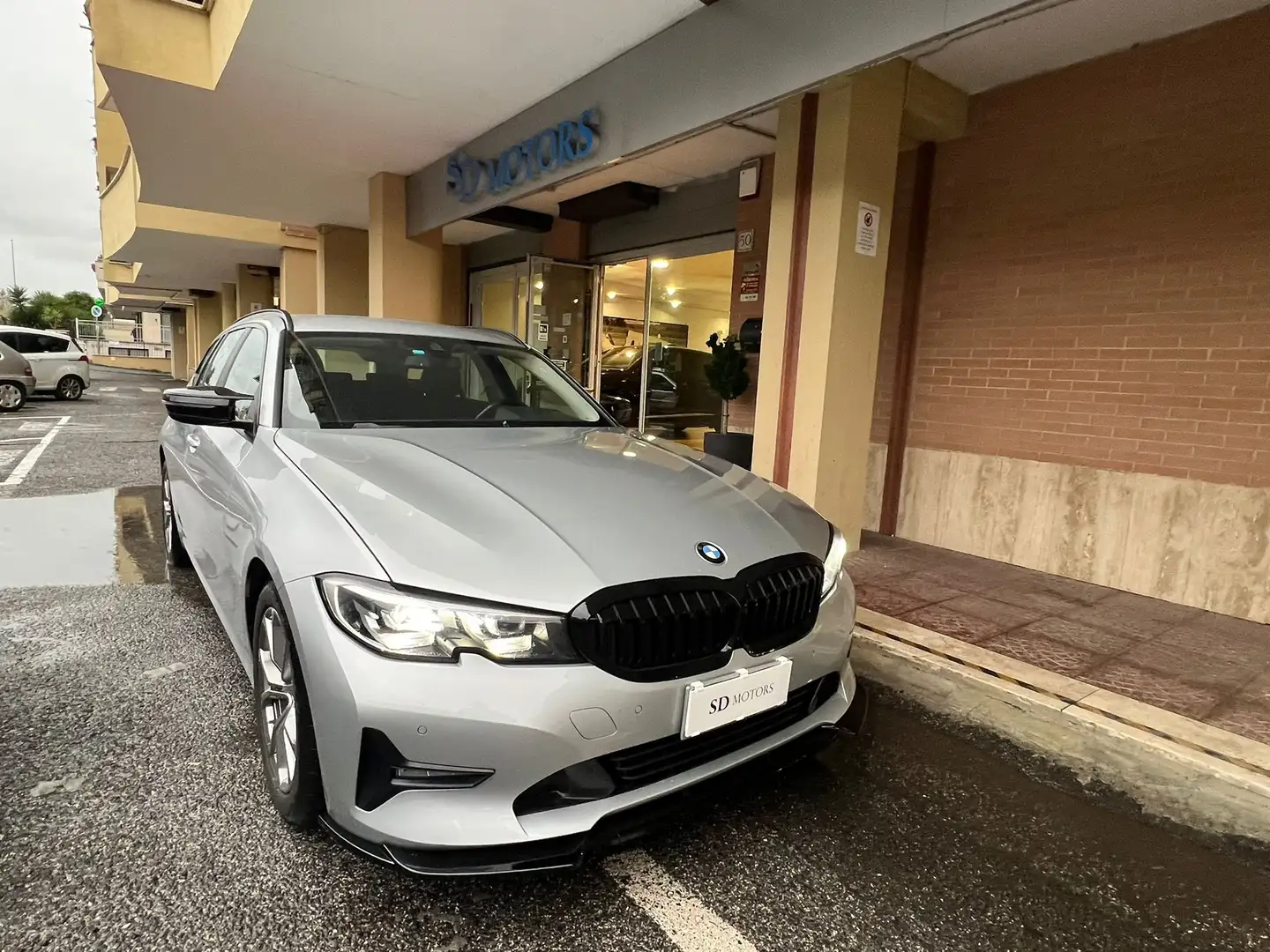 BMW 320 320d Touring MHEV 48V Sport Auto Zilver - 1