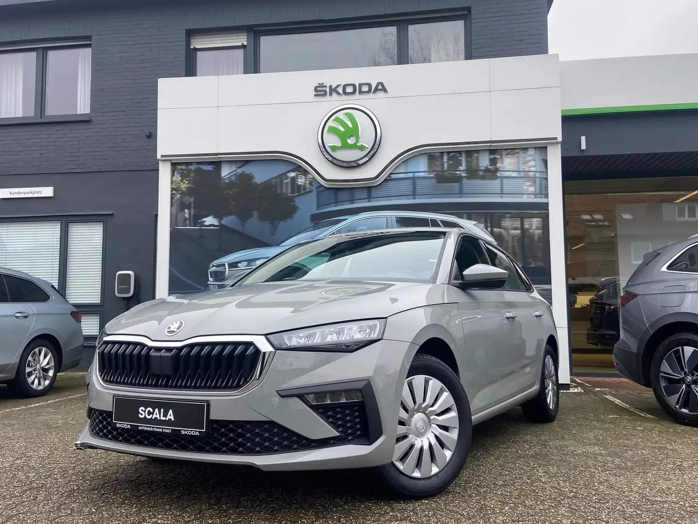 Skoda Scala Essence Grau - 1