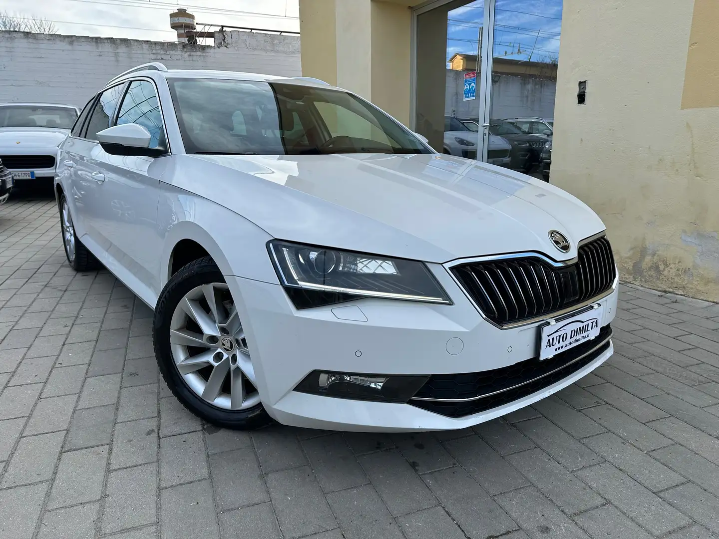 Skoda Superb Superb Wagon 2.0 tdi Sportline 150cv dsg my18 Bianco - 1