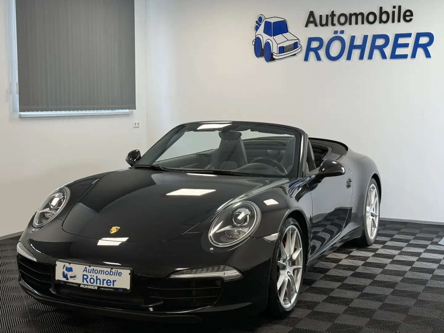Porsche 991 Carrera S Cabriolet 1.Hand Chrono Sport-AGA Černá - 1