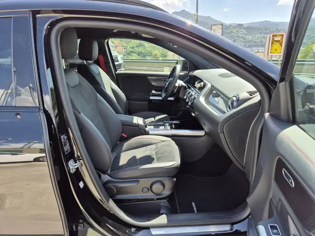 Mercedes-Benz Gla Class view 9