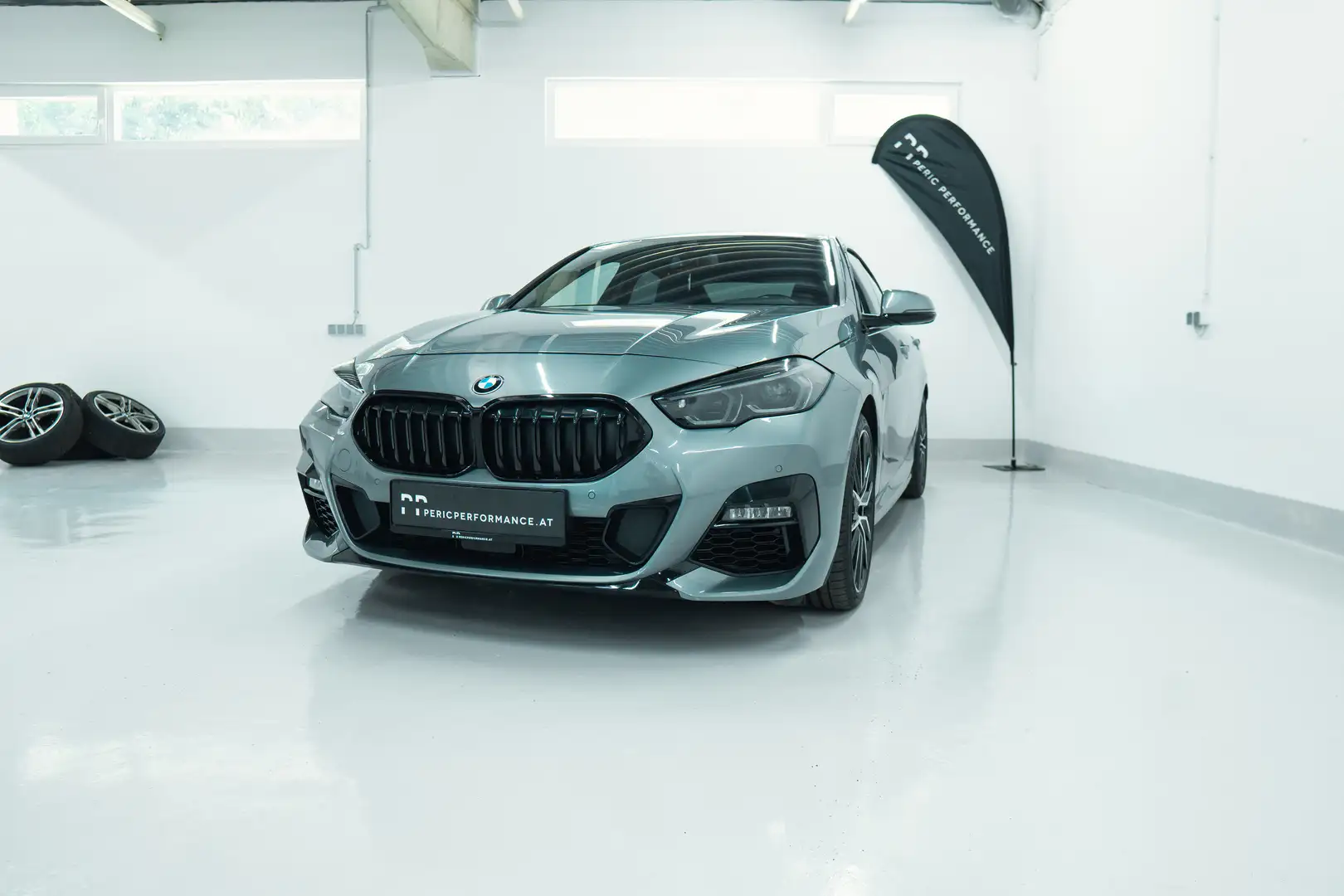 BMW 220 220 i xDrive M Sport Grau - 1