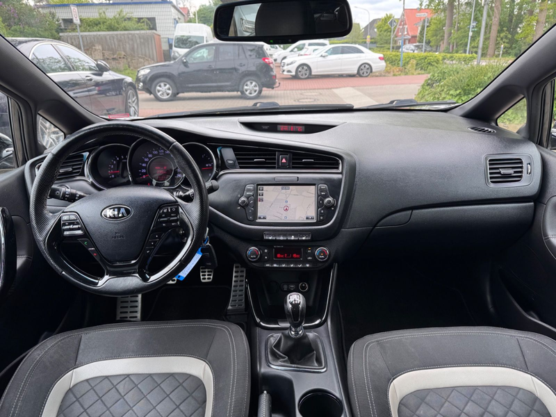 Kia Ceed / cee'd Ceed GT-Line — photo 12