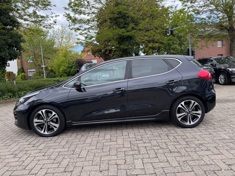 Kia Ceed / cee'd Ceed GT-Line — photo 11
