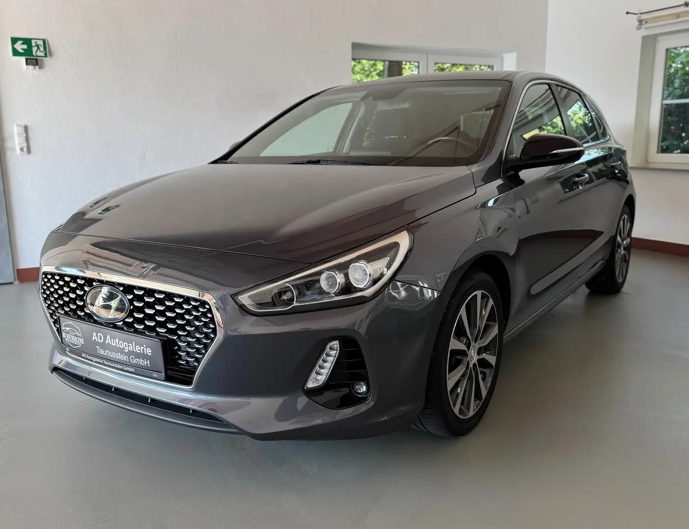 Hyundai i30 Intro Grau - 1