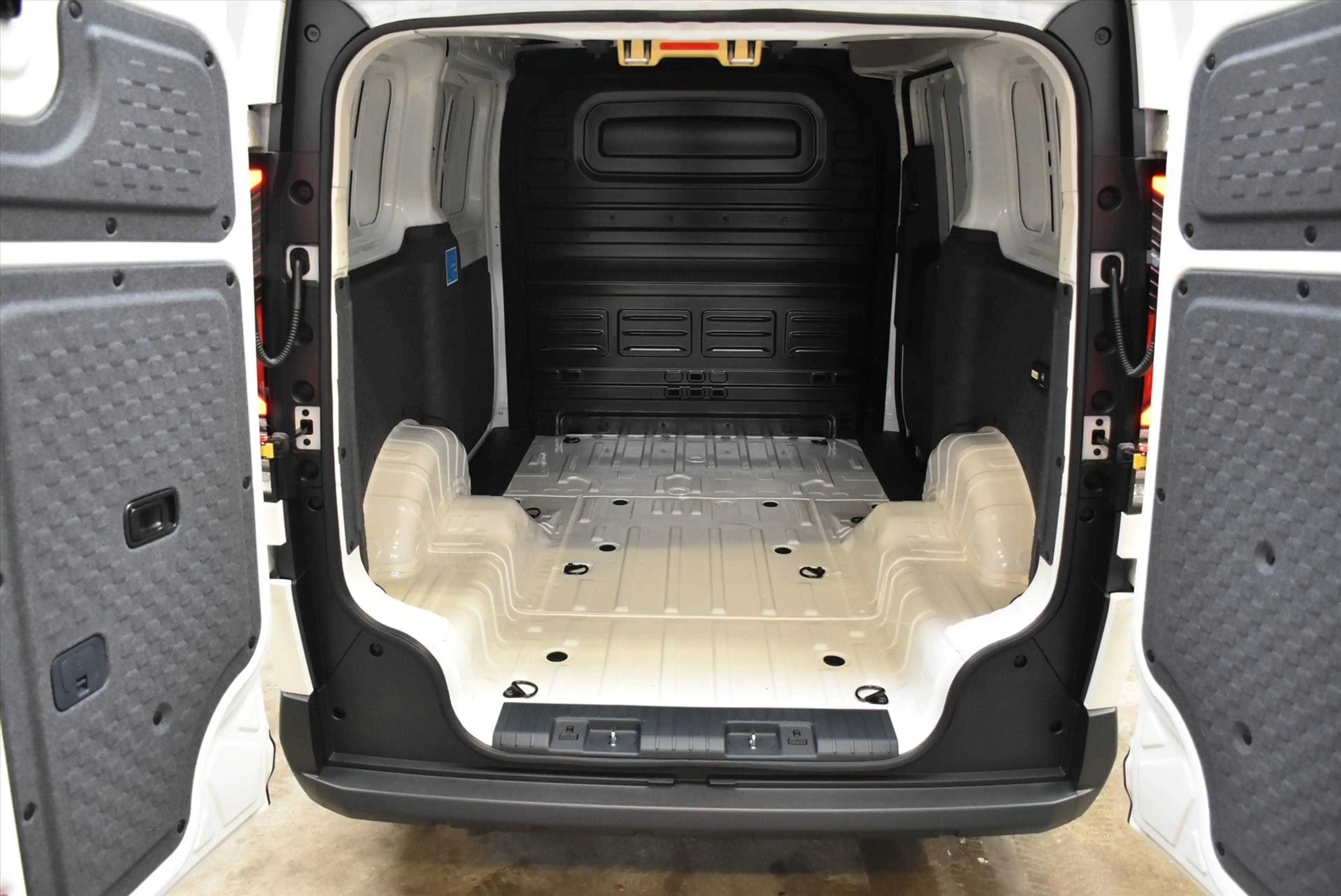 Kia PV5 Cargo 71,2 kWh 163pk L2H1 Essential NIEUW - SNEL LEVERBA — photo 11