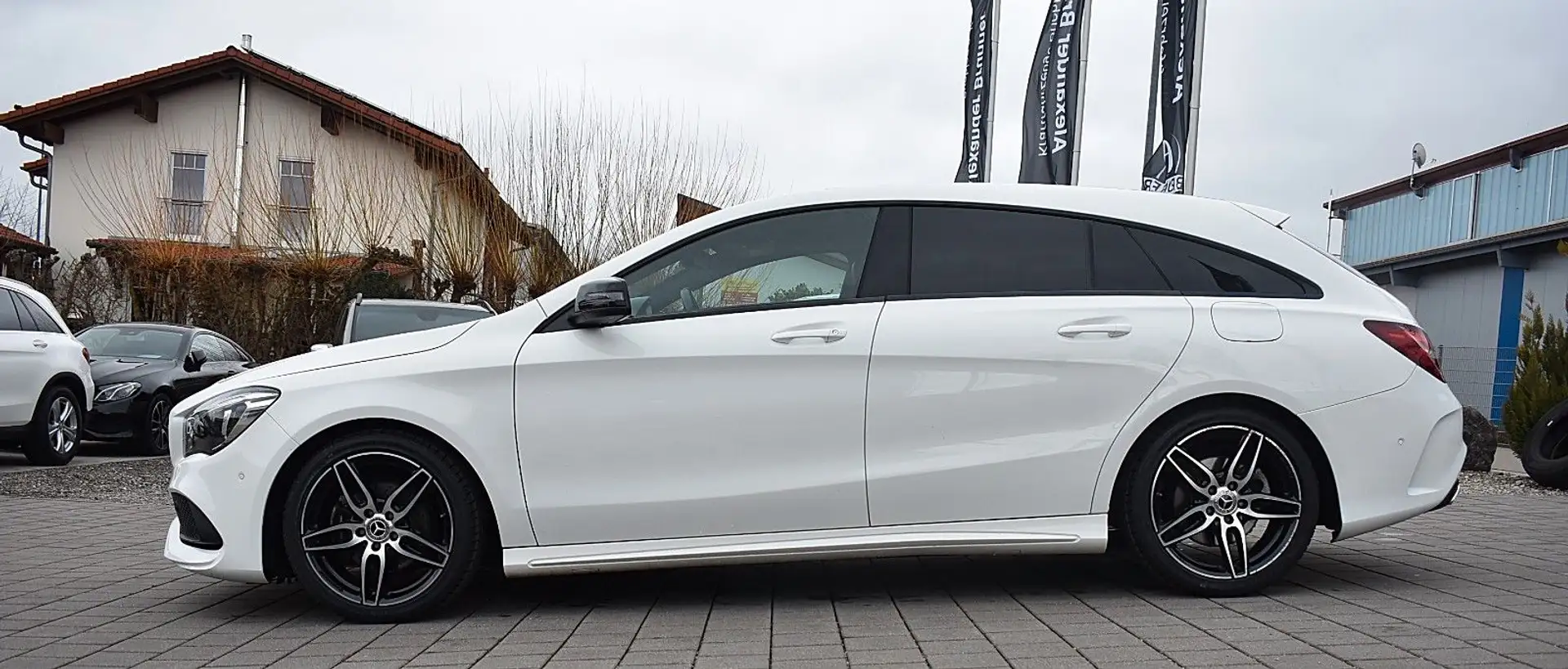 Mercedes-Benz CLA 200 AMG Line/Panorama Blanc - 1