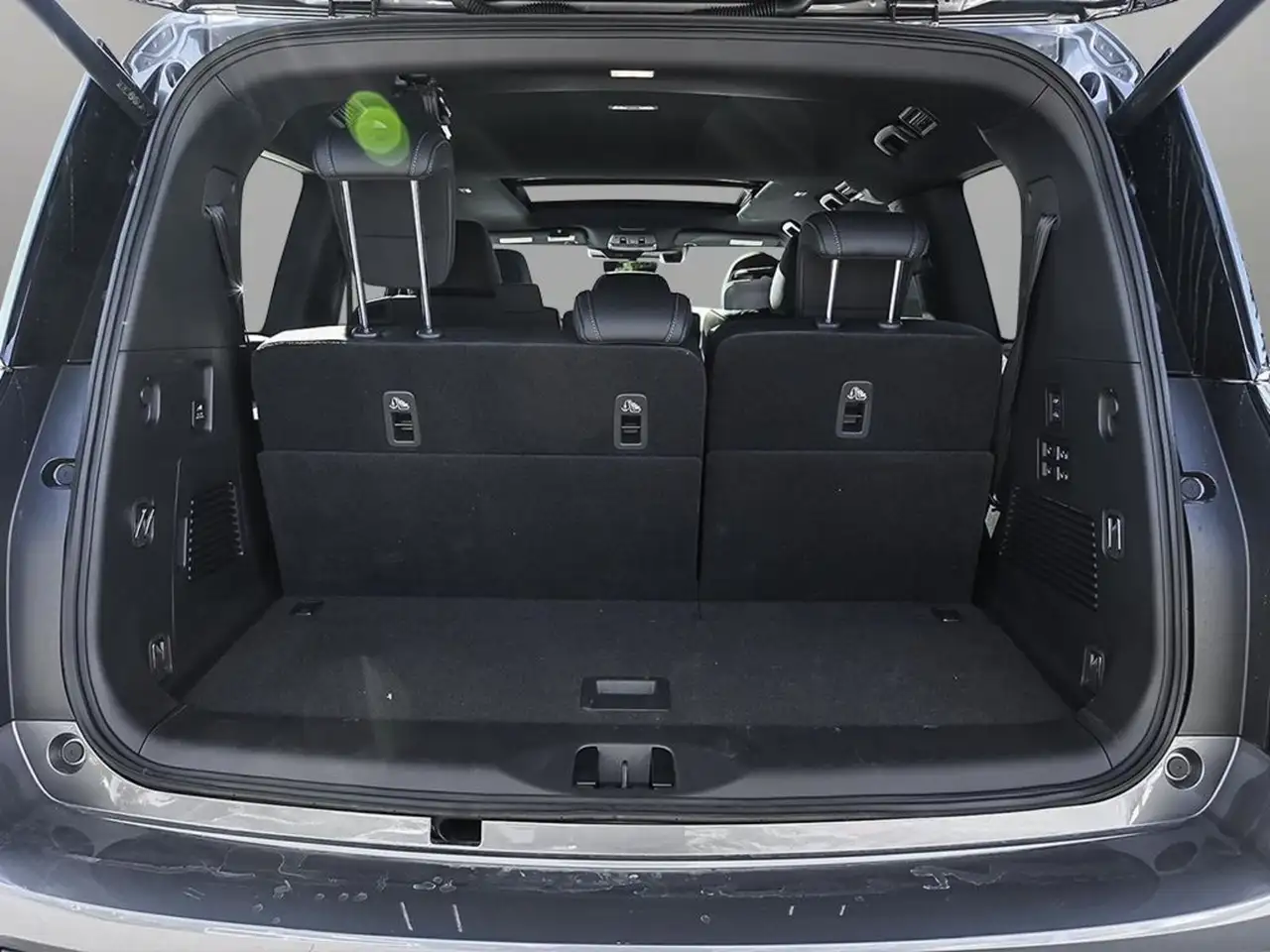 Nissan Armada снимка Nissan Armada