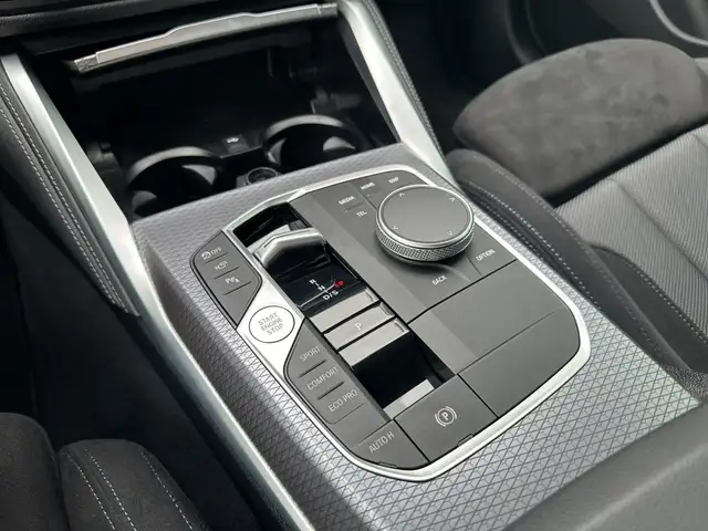 BMW 4 Series view 14