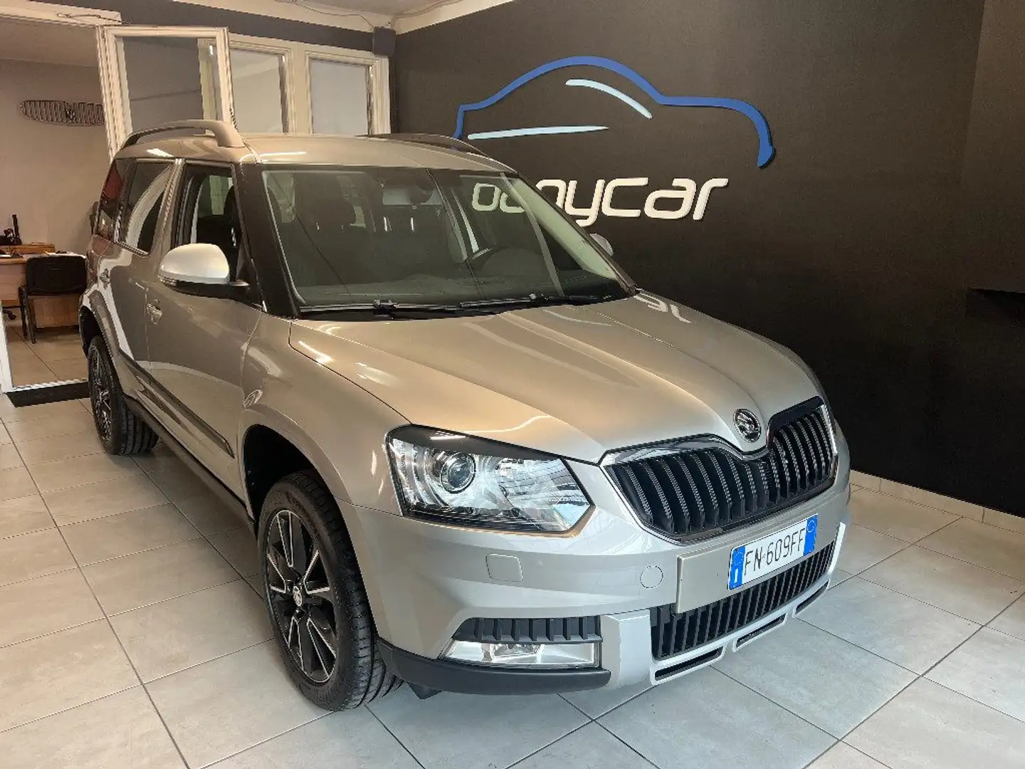Skoda Yeti 2.0 TDI SCR 110 CV 4x4 Ambition Gris - 1