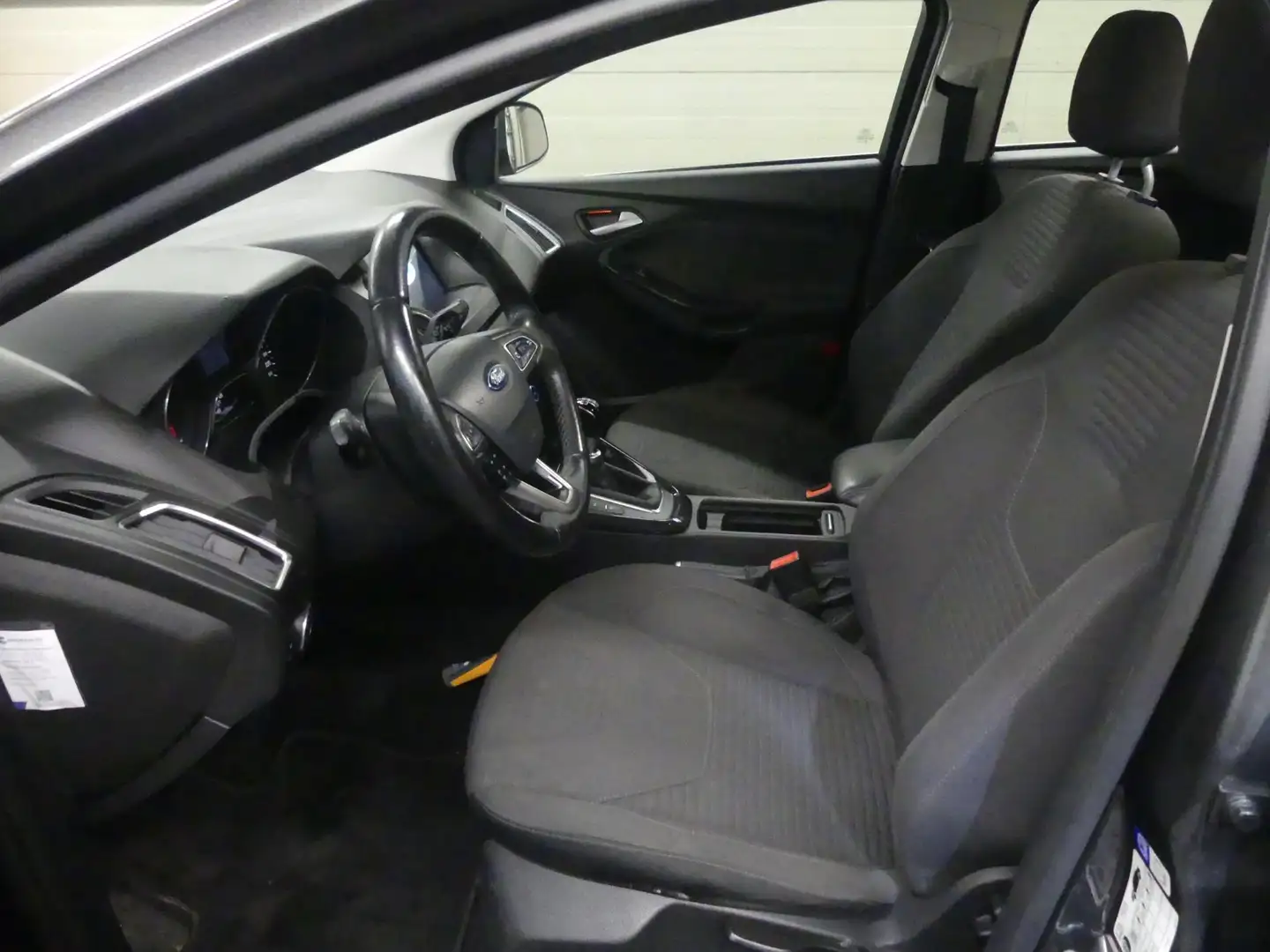 Ford Focus Wagon 1.0 Titanium - Navigatie - Keurig onderhoude Gris - 2