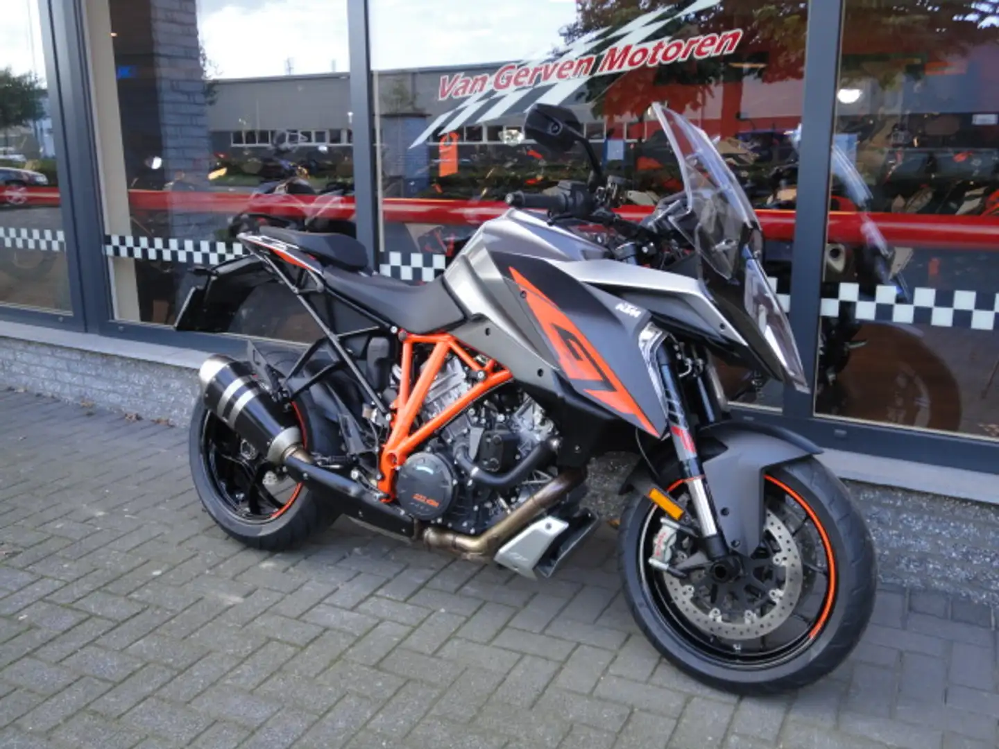 KTM 1290 SUPERDUKE GT Grijs - 2