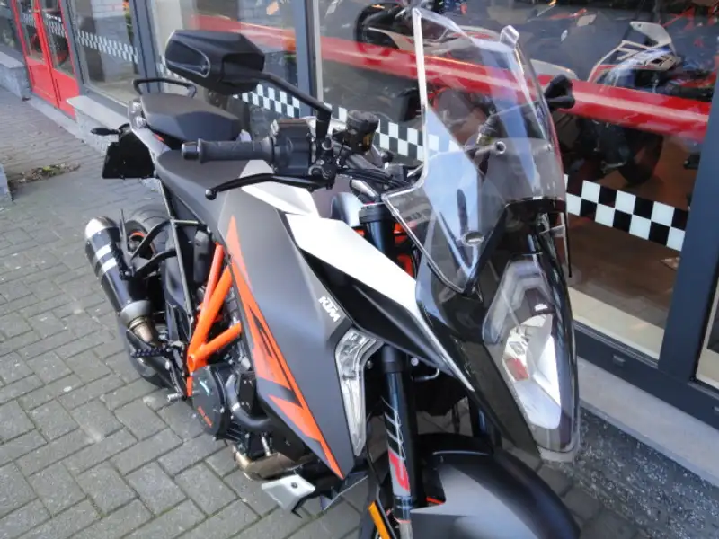 KTM 1290 SUPERDUKE GT - foto 8