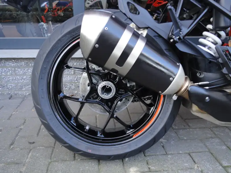 KTM 1290 SUPERDUKE GT - foto 4