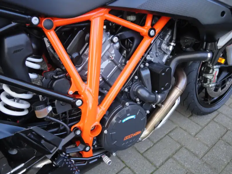 KTM 1290 SUPERDUKE GT - foto 6