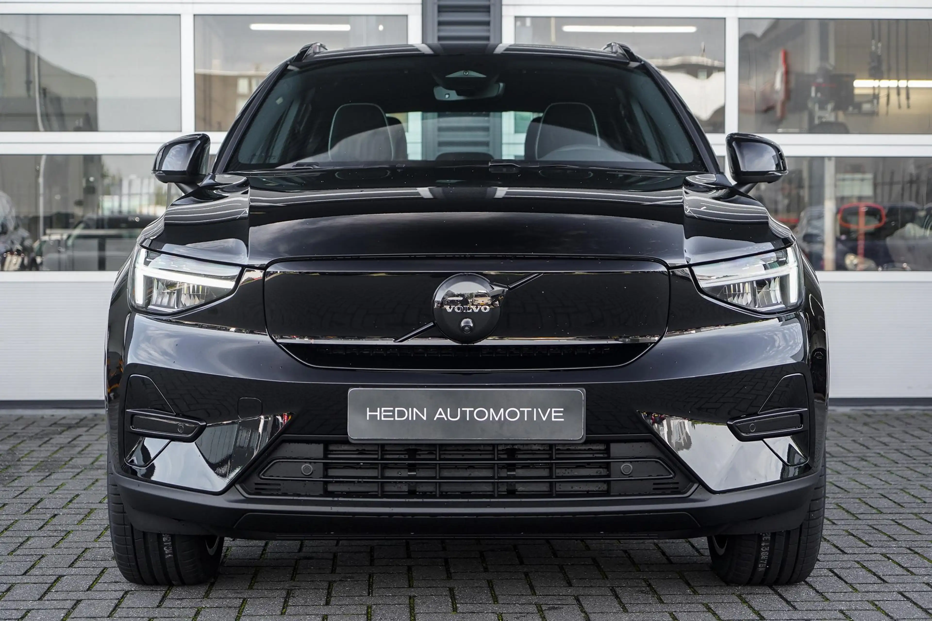 Volvo EX40 Single Motor Extended Range Ultra Black Ed. 82 kWh — photo 2
