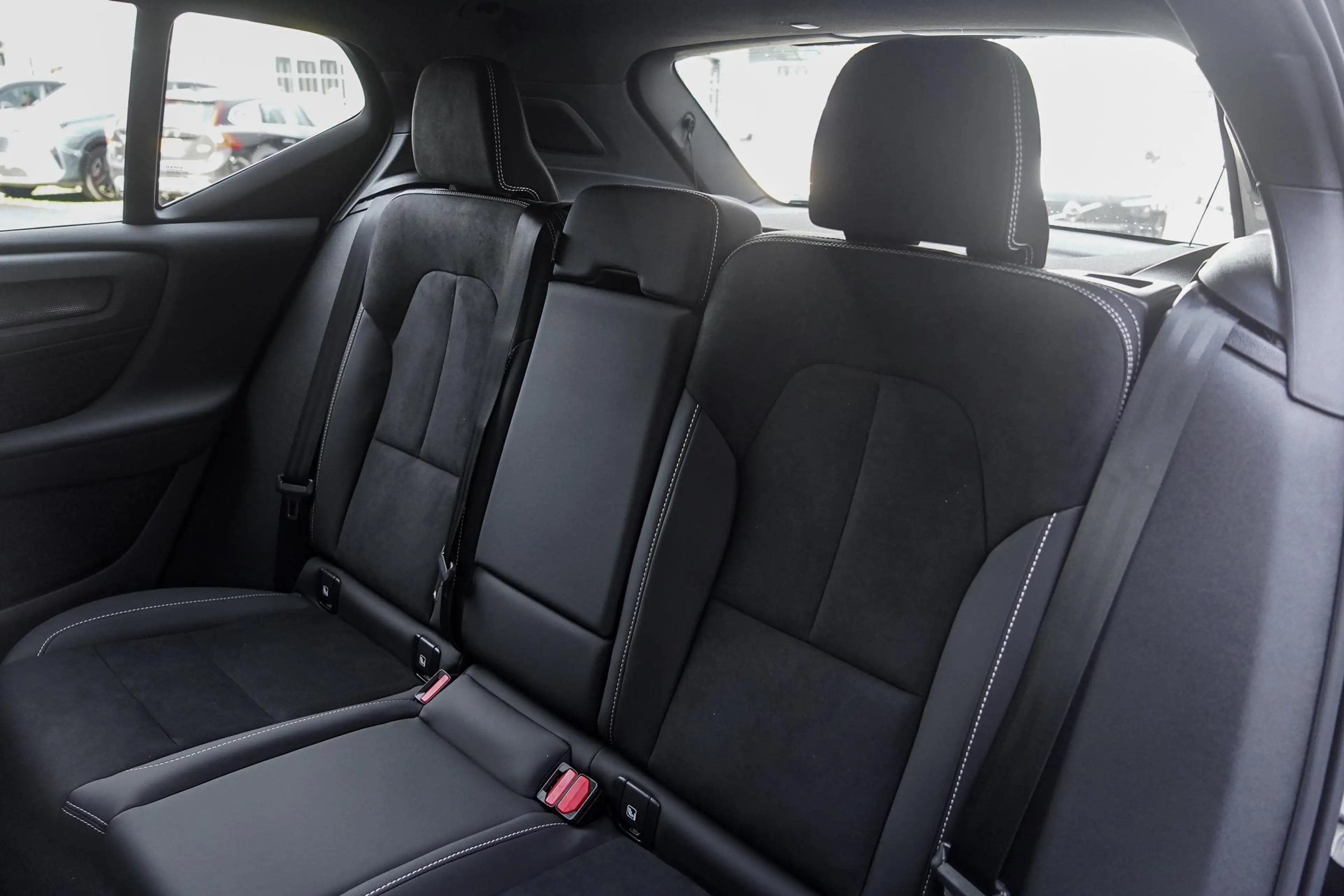Volvo EX40 Single Motor Extended Range Ultra Black Ed. 82 kWh — photo 14