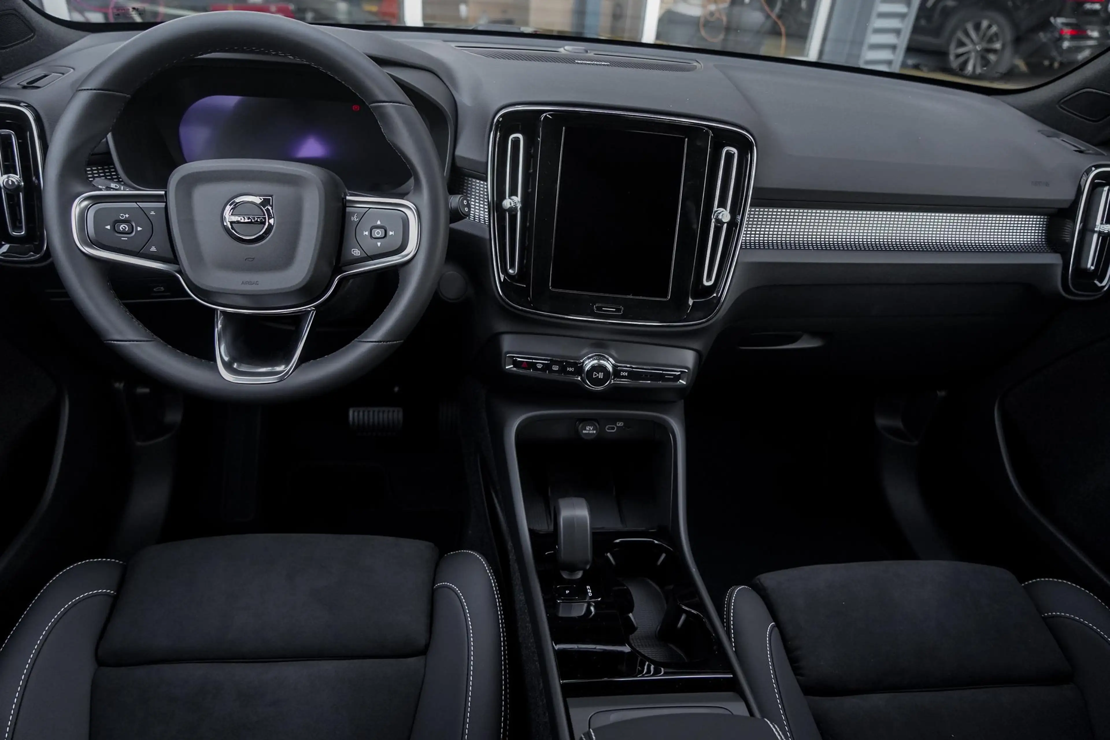 Volvo EX40 Single Motor Extended Range Ultra Black Ed. 82 kWh — photo 13