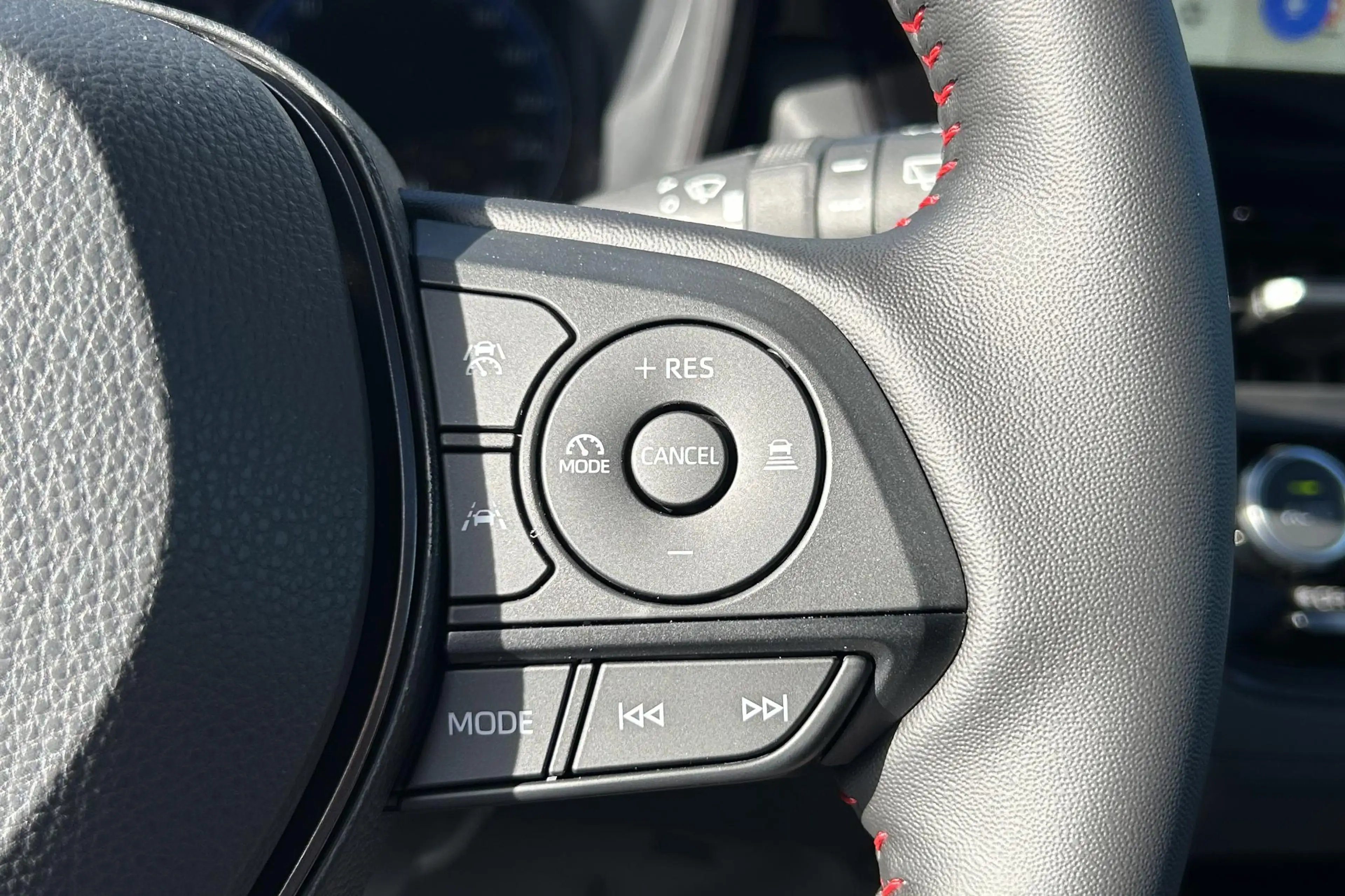 Toyota Corolla Cross Hybrid 180 GR Sport, Plus Pack, Uit voorraad lever — photo 13