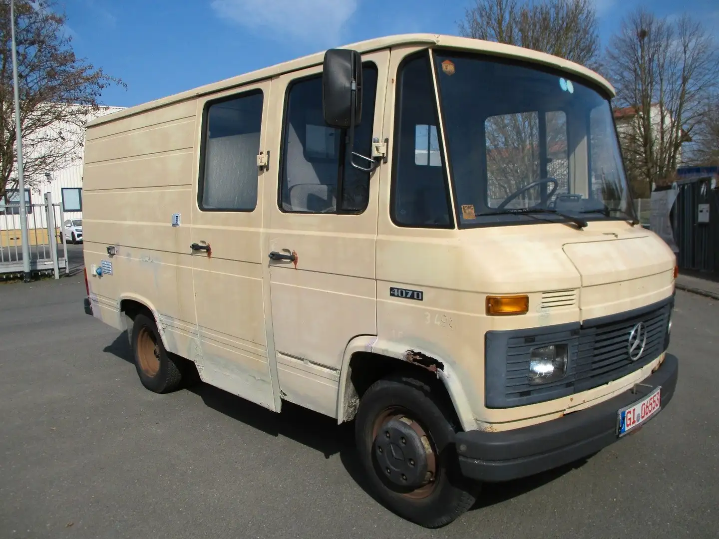 Mercedes-Benz L 407 D geschl. Kasten Bus 309 OM 616.910 * 2.Hd Beige - 2