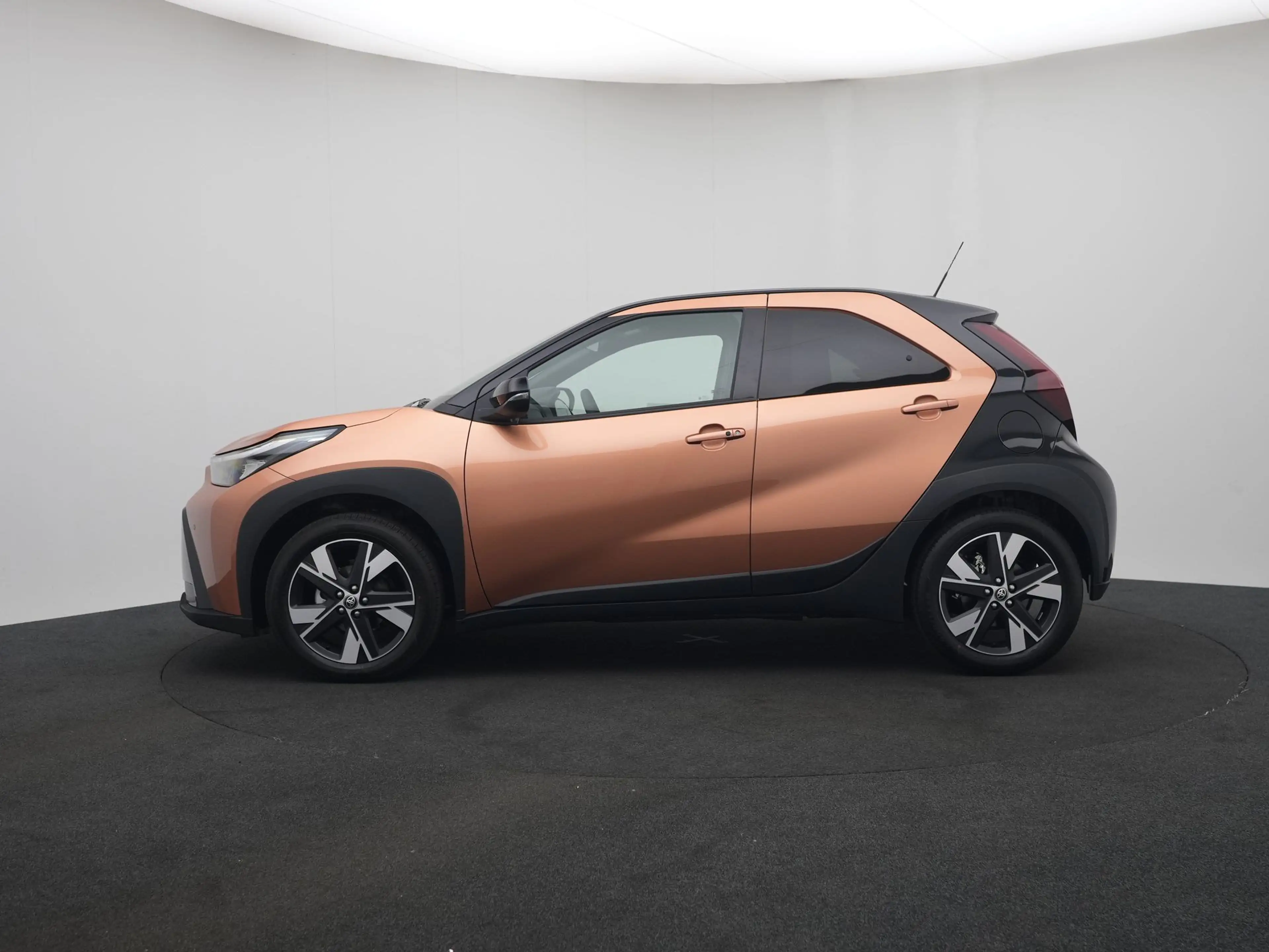Toyota Aygo X Hybrid 115 pulse ||EASY PACK|| Nu met € 1500 korti — photo 3