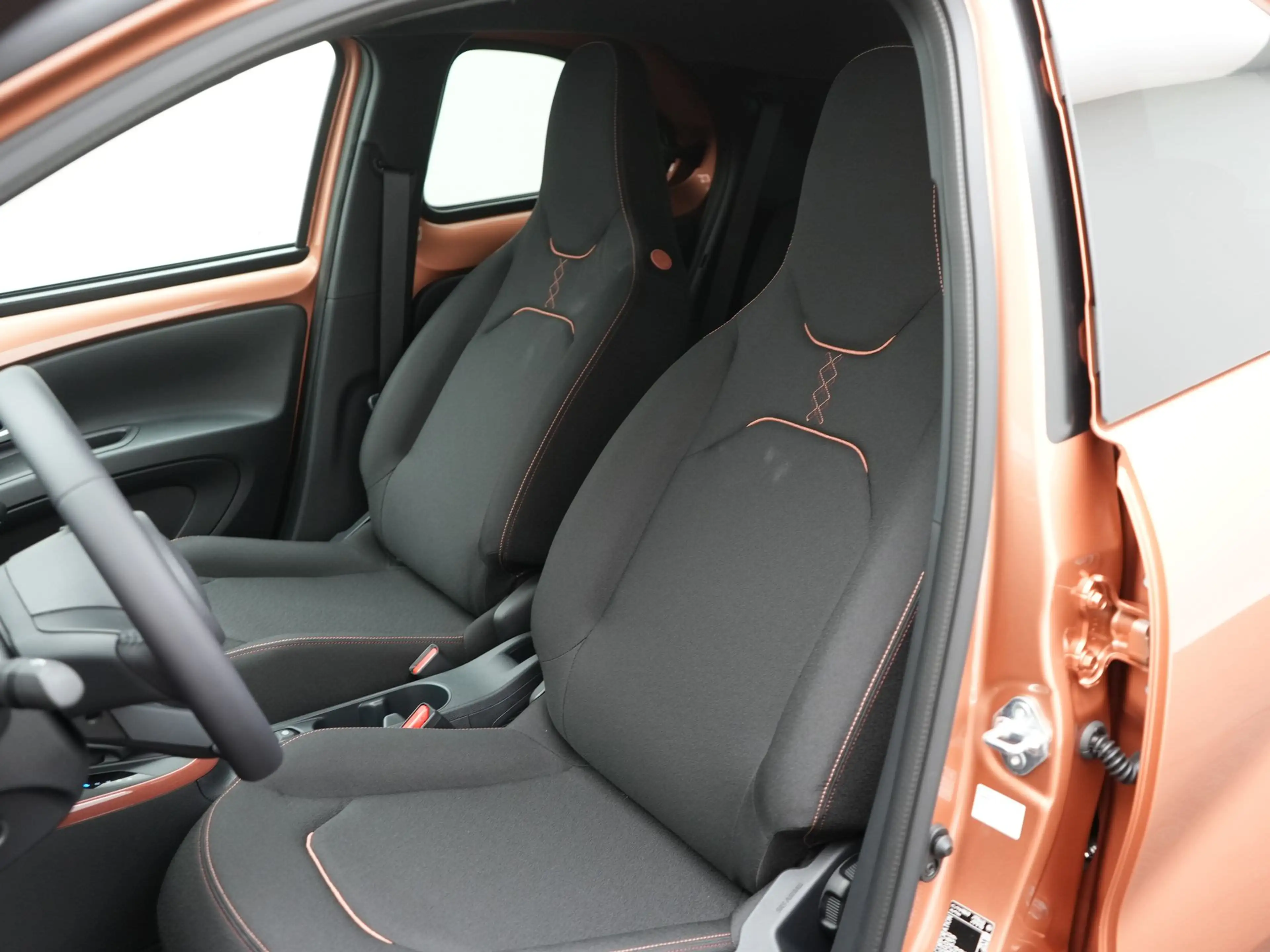 Toyota Aygo X Hybrid 115 pulse ||EASY PACK|| Nu met € 1500 korti — photo 9