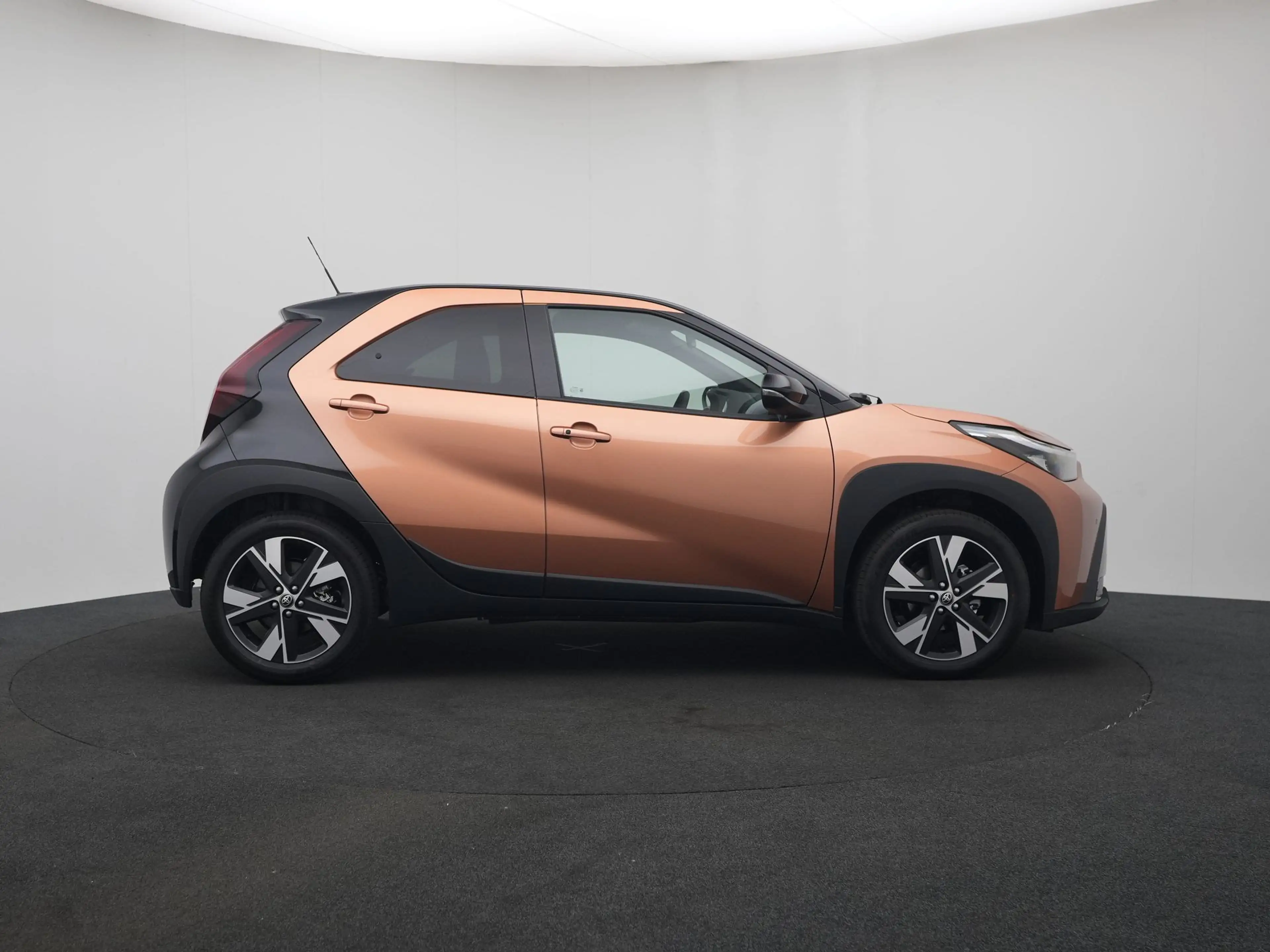Toyota Aygo X Hybrid 115 pulse ||EASY PACK|| Nu met € 1500 korti — photo 11