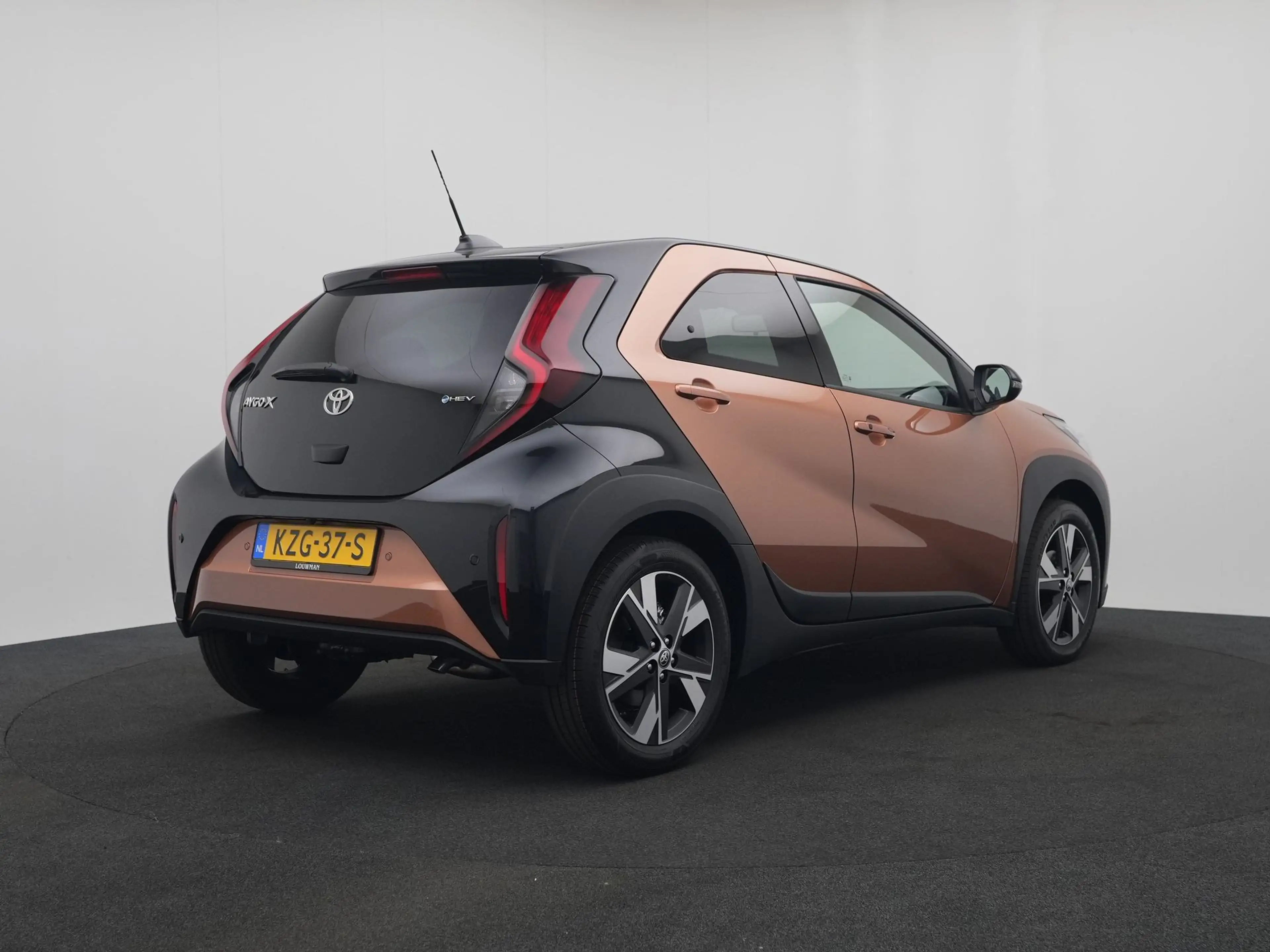 Toyota Aygo X Hybrid 115 pulse ||EASY PACK|| Nu met € 1500 korti — photo 2