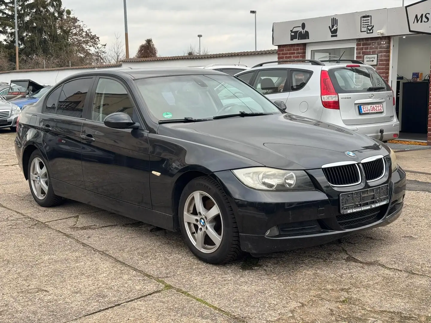 BMW 318 i Limousine*MOTOR LÄUFT UNRUHIG* Schwarz - 1