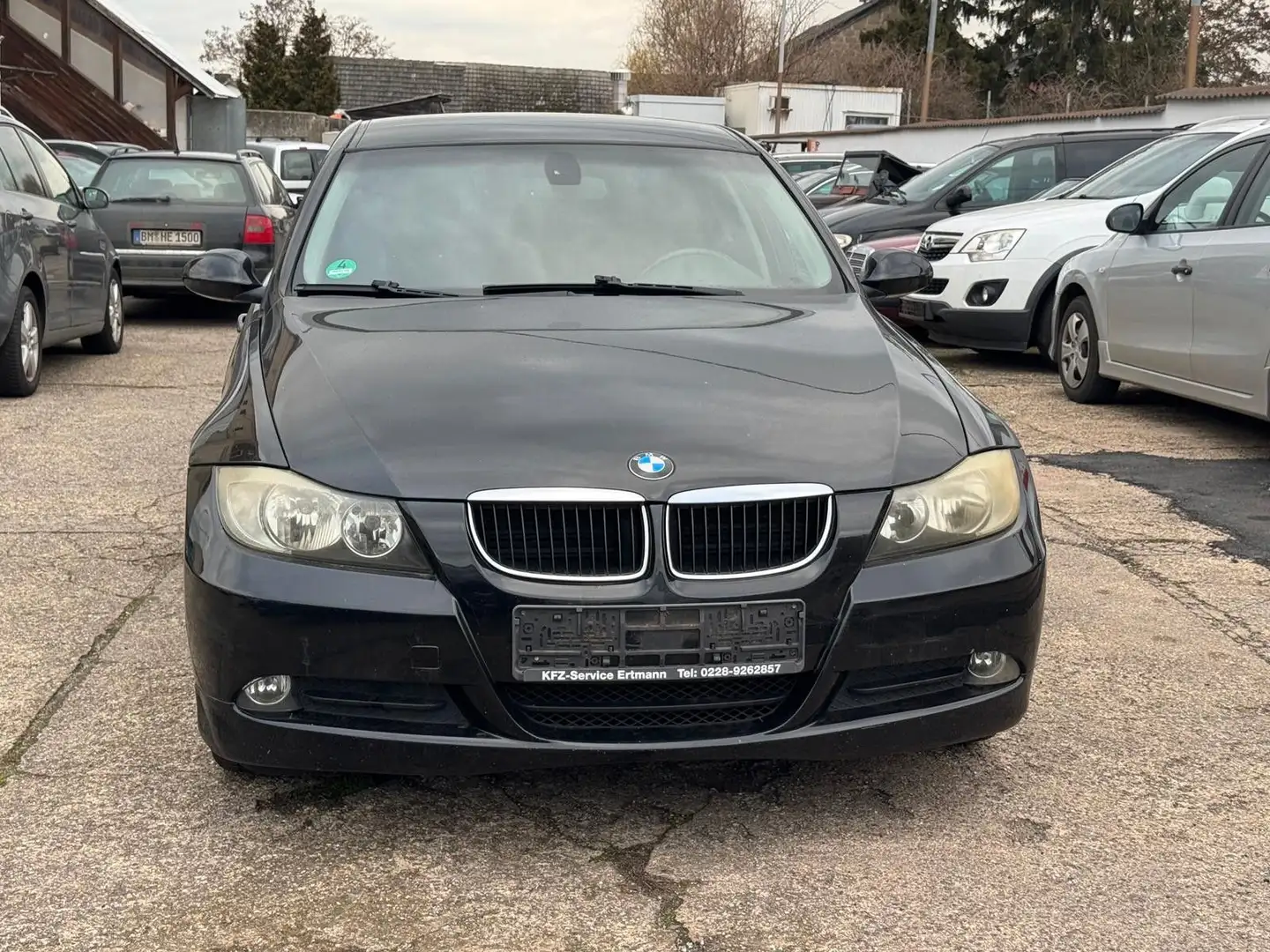 BMW 318 i Limousine*MOTOR LÄUFT UNRUHIG* Schwarz - 2