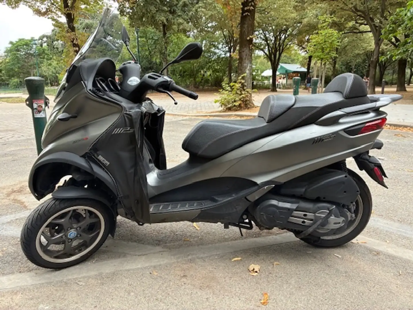 Piaggio MP3 500 Sport Gris - 1