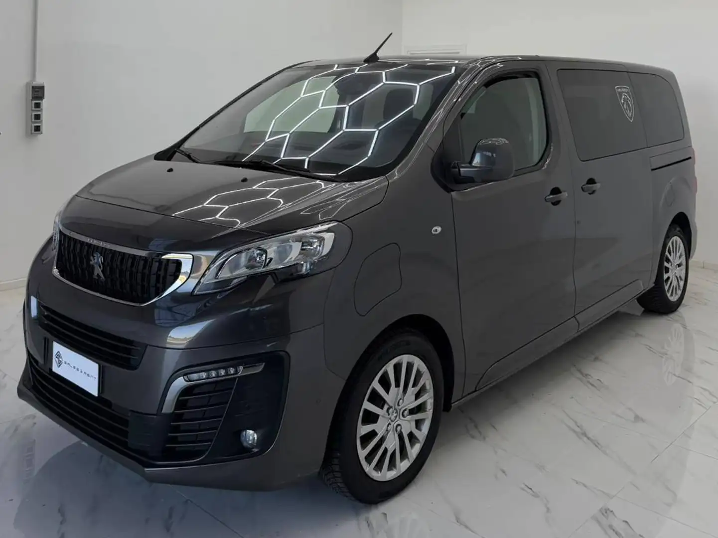 Peugeot e-Traveller E-TRAVELLER MOTORE ELETRICO STANDARD ALLURE Schwarz - 1
