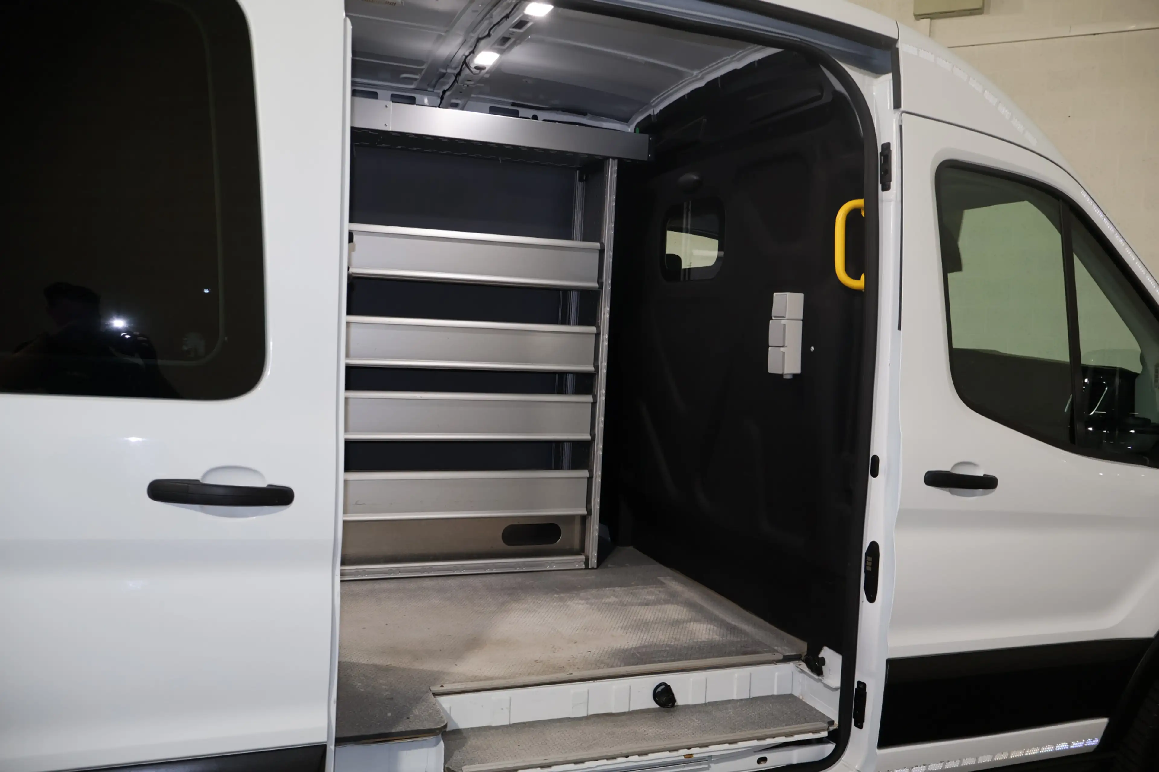 Ford E-Transit 350 L2 H2 Trend 68 kWh Bott Vario Inrichting — photo 18